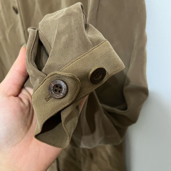 Peter Nygard 100% silk button-down - Picture 6 of 7